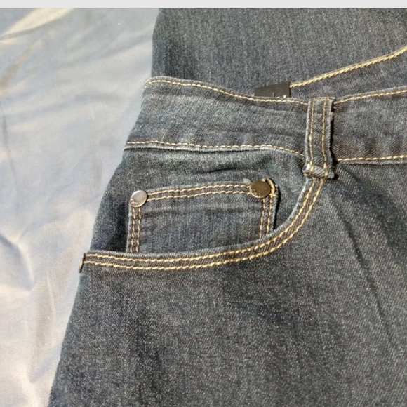 U W J Woman Blue Jeans SZ 15/16 High Rise Mom Jeans Stretch - Picture 5 of 7